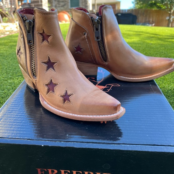 Freebird Weaver- New in Box- Ankle Boots Size 7 - Picture 3 of 7